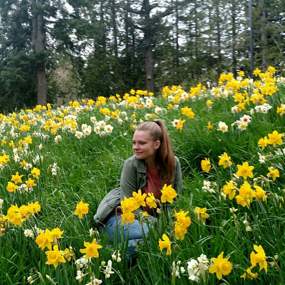 Meet your Posher, Kari - Picture 2 of 4